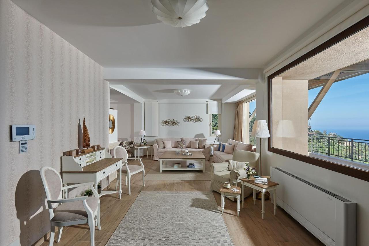 Villa Omikron Rodhiá エクステリア 写真